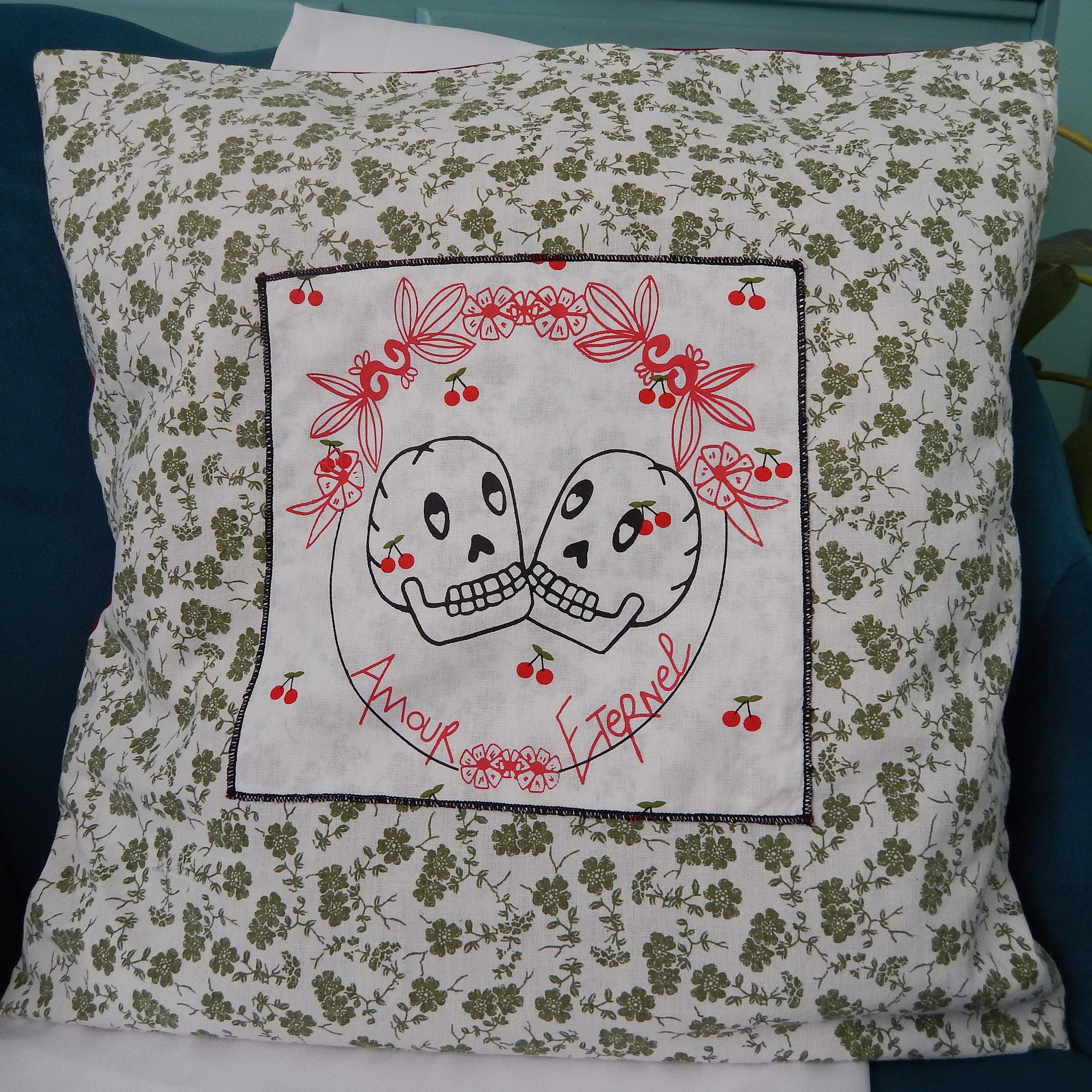 Coussin a fleurs zoom